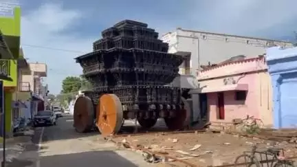 ஸ்ரீவைகுண்டம்: மேற்கூறையின்றி மழை வெயிலில் வீணாகும் தேர் நடவடிக்கை எடுக்க பொதுமக்கள் பக்தர்கள் கோரிக்கை#localissue