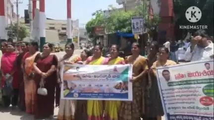 గార్ల: బడి ఈడు పిల్లలందరూ ప్రభుత్వ పాఠశాలలో చేరాలి,గార్ల పట్టణంలో ప్రొఫెసర్ జయశంకర్ బడిబాట ర్యాలీలోపాల్గొన్న స్థానిక MPDO,MEOలు