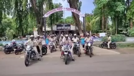 ಜಮಖಂಡಿ: ಬಕ್ರೀದ್ ಹಬ್ಬದ ನಿಮಿತ್ಯವಾಗಿ ಜಮಖಂಡಿ ನಗರದಲ್ಲಿ ಚೀತಾ ಗಸ್ತು ವಾಹನಗಳ ಮೂಲಕ ಜಾಗೃತಿ