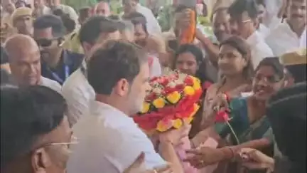 बोध गया: कांग्रेस के पूर्व अध्यक्ष राहुल गांधी गया एयरपोर्ट पहुंचे, गहलौर के लिए रवाना हुए