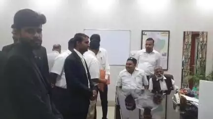 रामपुर: पुलिस अधीक्षक विद्यासागर मिश्र ने जनसुनवाई के दौरान पुलिस कार्यालय में 70 से अधिक फरियादियों की फरियाद पर की सुनवाई