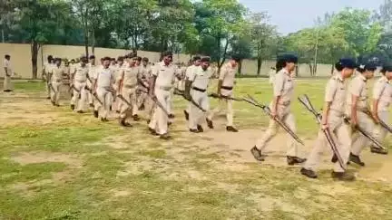 आज दिनांक-06.06.2025 को पुलिस अधीक्षक,बाँका के निर्देशानुसार पुलिस केंद्र,बाँका में परेड का आयोजन किया गया ।
