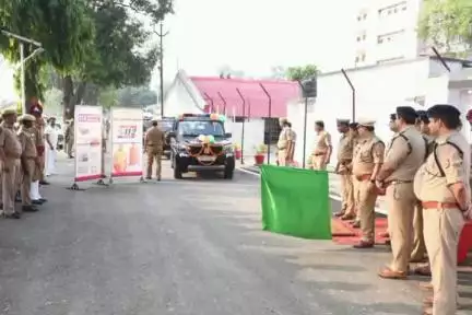 बदायूं: SSP ने जनपद की कानून/शांति व्यवस्था को सुदृढ़ रखने हेतु यूपी 112 के 10 नई स्कार्पियो पीआरवी वाहनों को हरी झंडी दिखायी