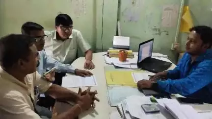 খোয়াই: বিভিন্ন দাবি নিয়ে বিদ্যুৎ দপ্তরের সিনিয়র ম্যানেজারের কাছে ডেপুটেশন প্রদান করে CPIM