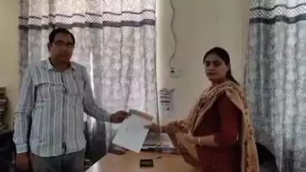 श्रीविजयनगर में जन समस्याओं के समाधान के लिए चलेगा हस्ताक्षर अभियान, महिला पार्षद ने तहसील कार्यालय पर सौंपा ज्ञापन