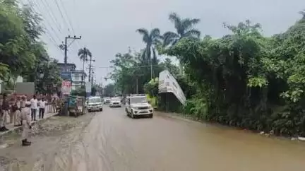 করিমগঞ্জ: শ্রীভূমি শহরের রবীন্দ্র সদন মহিলা মহাবিদ্যালয়ে ত্রান শিবিরে থাকা কন্যাক্রান্তদের খোঁজখবর নিলেন রাজ্যের মুখ্যমন্ত্রী