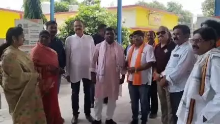 कांकेर: भाजपा 16 मंडलों के मंडल कार्यकारणी की घोषणा के पश्चात कांकेर शहर मण्डल के कार्यकारणी ने विधायक से की मुलाकात।