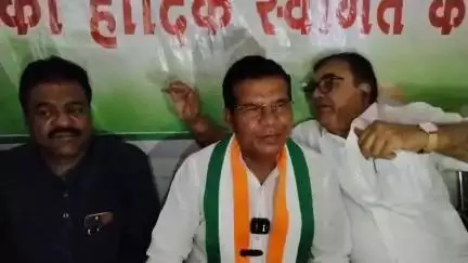जगदलपुर: राजीव भवन में पूर्व मंत्री मोहन मरकाम ने प्रेस वार्ता में युक्तियुक्तकरण को लेकर बीजेपी सरकार पर किया हमला