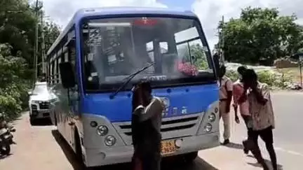 మహబూబ్ నగర్ అర్బన్: ఇథనాల్ కంపెనీపై దాడి కేసులో 12 మంది రైతులకు రిమాండ్ మహబూబ్  నగర్ జిల్లా జైలుకు పోలీసులు తరలించారు