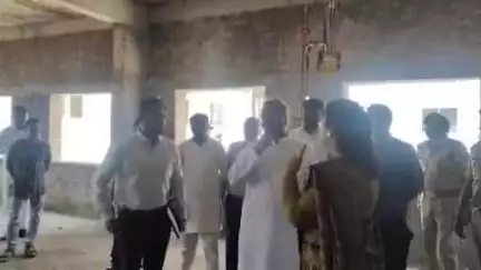 ಕಲಬುರಗಿ: ಕಲಬುರ್ಗಿಯಲ್ಲಿ ನಿರ್ಮಾಣವಾಗುತ್ತಿರೋ ಸ್ಪರ್ಧಾತ್ಮಕ ತರಬೇತಿ ಕೇಂದ್ರದ ಕಟ್ಟಡ ಕಾಮಗಾರಿ ವೀಕ್ಷಣೆ ಮಾಡಿದ ಸಚಿವ ಖರ್ಗೆ ಹಾಗೂ ಸಚಿವ ಪಾಟೀಲ್