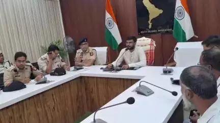 মানকাচৰ: শান্তিপূৰ্ণ ইদ-উল-জোহা উদযাপনৰ বাবে জিলা আয়ুক্ত কাৰ্যালয়ত সমন্বয় সভা, উপস্থিত জিলা আয়ুক্ত