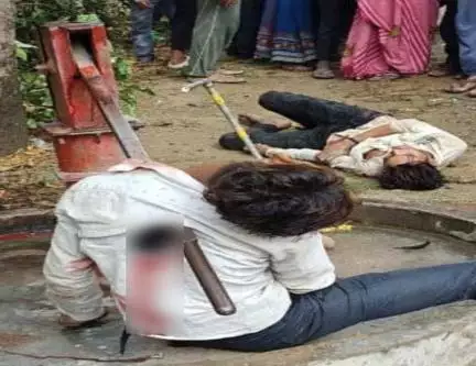 ಬೈಕ್‌ನಿಂದ ಬಿದ್ದ ಸವಾರನ ಕುತ್ತಿಗೆಗೆ ಚುಚ್ಚಿದ ಬೋರ್‌ವೆಲ್‌‌ ಹ್ಯಾಂಡಲ್..  ರಕ್ತದ ಮಡುವಿನಲ್ಲಿ ಒದ್ದಾಡಿ ಸಾವು