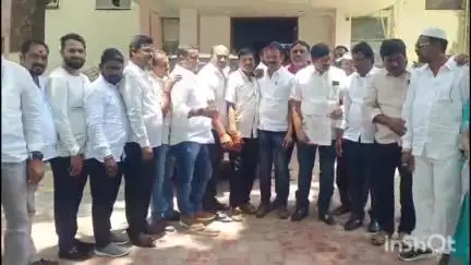 కరీంనగర్: డివిజన్ ల పునర్విభజన ప్రక్రియ పై అభ్యంతరాలు ఉన్నాయని కరీంనగర్ కలెక్టర్ ను కలిసిన బి ఆర్ ఎస్ నేతలు