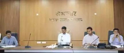 जिलाधिकारी, पटना द्वारा प्रोजेक्ट मॉनिटरिंग ग्रुप की बैठक में 30 से अधिक विकास परियोजनाओं के क्रियान्वयन की समीक्षा की गई तथा आ रहे व्यवधान को दूर किया गया। सभी परियोजनाओं में अच्छी प्रगति है।