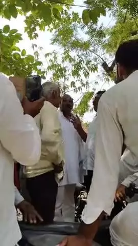 खलीलाबाद: खलीलाबाद, जिलाधिकारी कैंपस में पैसे की लेन-देन को लेकर दर्जनों लोगों के बीच हुई कहासुनी, गार्ड नहीं संभाल पा रहे थे