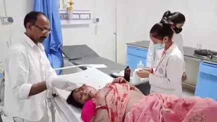 सिवान: सहलौर बाजार के पास टेंपो और वैगन आर कार में हुई टक्कर, तीन लोग गंभीर रूप से घायल