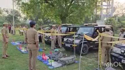 पुलिस लाइन में एसपी डॉ यशवीर सिंह ने किया परेड का निरीक्षण
