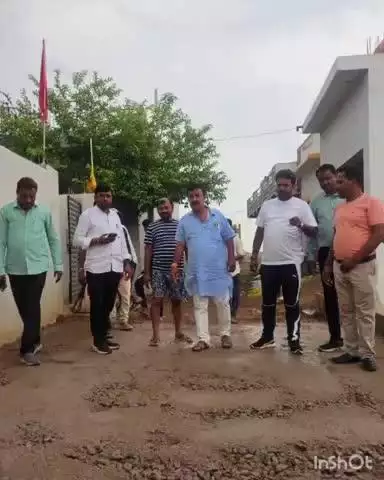 बेमेतरा: बेमेतरा के वार्ड क्रमांक 21 में सड़क निर्माण कार्य का नपा के अध्यक्ष एवं पार्षदों ने किया निरीक्षण