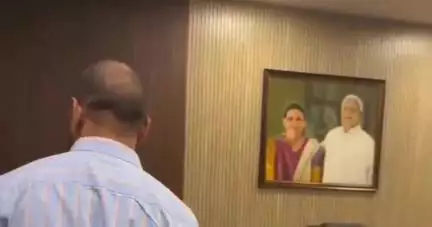 पटना ग्रामीण: तेज प्रताप यादव पहुंचे पटना स्थित अपने कार्यालय, रील्स बनाकर बढ़ाई लालू प्रसाद यादव की टेंशन