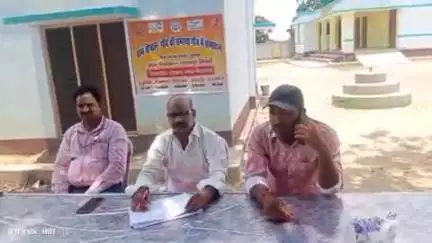 शोहरतगढ़: जिला विकास अधिकारी के निर्देश पर ग्राम पंचायत रमवापुर तिवारी में ग्राम चौपाल कार्यक्रम का आयोजन किया गया