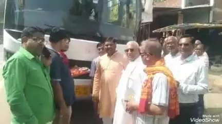 खबर औरैया से  भगवान श्री कृष्ण की जयकारों के साथ एक जत्था मथुरा वृंदावन के लिए हुआ रवाना