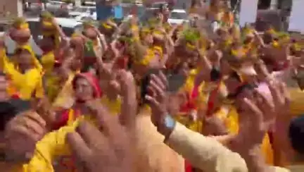 शिवपुरी नगर: शिवपुरी चौराहे वाले हनुमान मंदिर कलश यात्रा के साथ भागवत कथा की शुरुआत कथावाचक शास्त्री ने कथा का महत्व ।