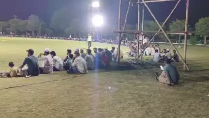 ગોધરા: SRP ગ્રાઉન્ડ ખાતે આયોજિત DPM ઓક્શન ક્રિકેટ ટુર્નામેન્ટ માં મોટી સંખ્યામાં લોકો પહોંચ્યા હતા