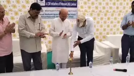 ભરૂચ: નીલકંઠ ઉપવન ખાતે ભરૂચ-નર્મદા જિલ્લા રાષ્ટ્રીય અંધજન મંડળ શાખા દ્વારા સાધન સહાય આપવામાં આવ્યું હતું.