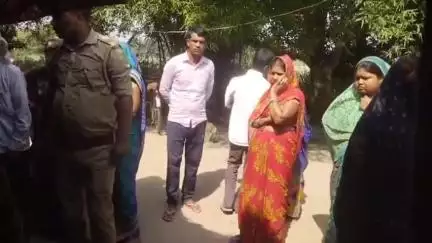 बीकापुर: बड़ी इंति गांव में 16 वर्षीय किशोरी का शव घर के अंदर छत के हुक से लटकता मिला, पुलिस ने शव PM के लिए भेजा
