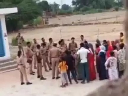 बिल्हौर: चौबेपुर के जोरावरपुर में भीमराव अंबेडकर की मूर्ति हटाने का आरोप, सपा नेत्री ने गांव में मूर्ति स्थापना की मांग उठाई