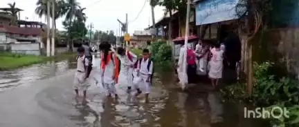 হাজো: হাজোৰ কুলহাটী-বংশৰ সংযোগী ৰাজপথত সৃষ্টি হৈছে কৃত্ৰিম বানৰ, যাতায়তৰ সমস্যাত সহস্ৰাধিক লোক #jansamasya