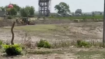 शाहबाद: सहादत नगर गांव में जेसीबी मशीन से तालाब खोदकर उड़ाई जा रही हैं मनरेगा की धज्जियां, वीडियो सोशल मीडिया पर वायरल