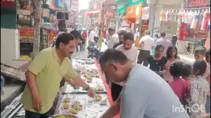 हमीरपुर: निर्जला एकादशी पर्व के उपलक्ष्य पर हमीरपुर बाजार में जगह-जगह लगाई गई मीठे पानी की छबील, बांटा गया हलवा