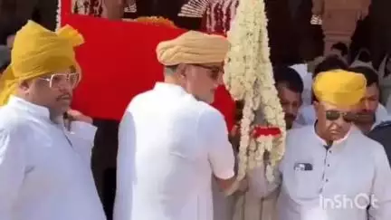 खींवसर: खींवसर पहुंचे मुख्यमंत्री भजनलाल ने कैबिनेट मंत्री की धर्मपत्नी श्रीमती प्रीति कुमारी जी की अंतिम यात्रा में लिया भाग