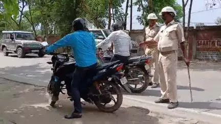 बेतिया: बेतिया में वाहन जांच अभियान, ₹2 लाख 500 का जुर्माना वसूला गया