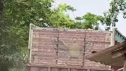 जयसिंहपुर: गोसाईगंज थाना क्षेत्र में रोड पर धड़ल्ले से दौड़ रहे हैं भारी ओवरलोडिंग वाहन, महाकमा उदासीन