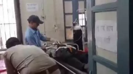 पिंडवाड़ा: भीमाना के पास अज्ञात कार ने बाइक को मारी टक्कर, बाइक सवार गंभीर रूप से घायल, एंबुलेंस से भेजा गया अस्पताल
