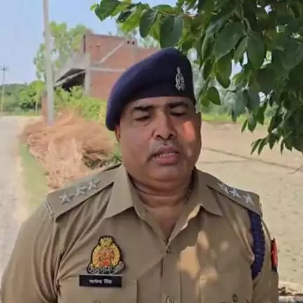 संडीला: CO सतेंद्र सिंह ने दी जानकारी, सण्डीला के ग्राम आलमपुर खखरा में विनीता ने फांसी लगाकर जान दी, पुलिस जांच में जुटी