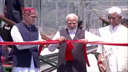 चिनाब नदी पर बने विश्व के सबसे ऊंचे रेल आर्च ब्रिज चिनाब ब्रिज का प्रधानमंत्री नरेंद्र मोदी ने किया उद्घाटन।