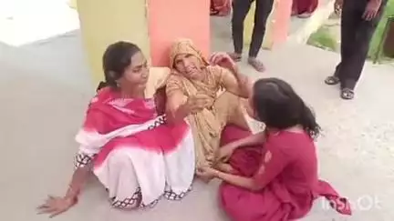 बदायूं: नैत्थू गांव के निकट दो बाइकें विद्युत पोल से टकराईं, दो की मौत और तीन घायल हुए