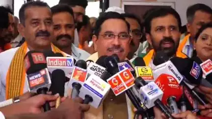 ಮೈಸೂರು: ಆರ್ಸಿಬಿ ಅಭಿಮಾನಿಗಳ ದುರಂತ ಸಾವು ಪ್ರಕರಣ ದಕ್ಷ ಅಧಿಕಾರಿಗಳನ್ನು ಸಸ್ಪೆಂಡ್ ಮಾಡಿ ಸರ್ಕಾರ ಕೈ ತೊಡೆದುಕೊಂಡಿದೆ: ಕೇಂದ್ರ ಸಚಿವ ಪ್ರಹ್ಲಾದ್ ಜೋಶಿ