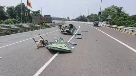 কৃষ্ণনগর ১: কোতোয়ালি থানার অন্তর্গত জোড়াকুটি এলাকায় 12 নম্বর জাতীয় সড়কে টুকটুকি ও পুলিশের গাড়ির ধাক্কায় মৃত 1, আহত 2