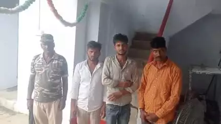 पुपरी: भिट्ठा मोर चेक पोस्ट पर पुपरी पुलिस ने नशे में जा रहे तीन लोगों को किया गिरफ्तार