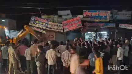 आष्टा: आष्टा में अतिक्रमण हटाओ अभियान, सब्जी-फल के ठेले हटे, गलत पार्किंग पर होगा ऑनलाइन चालान