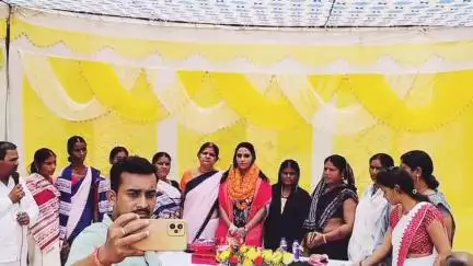 बाराचट्टी: एएनएम के तबादले पर तिवारीचक में हुआ विदाई समारोह