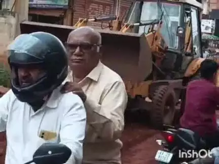 ಹುಮ್ನಾಬಾದ್: ಪಬ್ಲಿಕ್ ಆ್ಯಪ್ ವರದಿ ಫಲಶ್ರುತಿ: ಹಳ್ಳದಂತಾದ ಪಟ್ಟಣದ ಜೇರಪೇಟೆ ರಸ್ತೆ ಪುರಸಭೆಯಿಂದ ದುರುಸ್ತಿ ಕಾರ್ಯ ಆರಂಭ #localissue