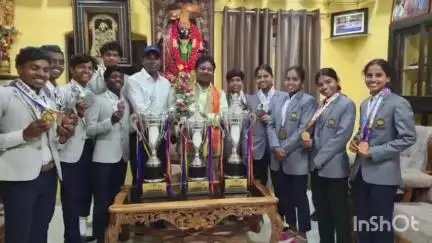 जगदलपुर: बस्तर सांसद महेश कश्यप ने सांसद निवास में नारायणपुर के मल्लखंब खिलाड़ियों से मुलाकात की, जमकर सरहाना की