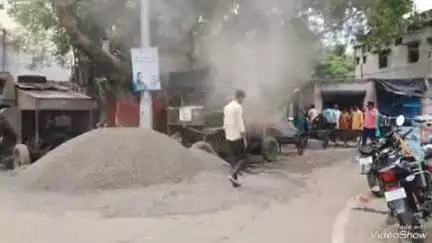 देवघर: राष्ट्रपति के आगमन के लिए देवघर सज रहा है, सड़कों की हो रही है मरम्मत