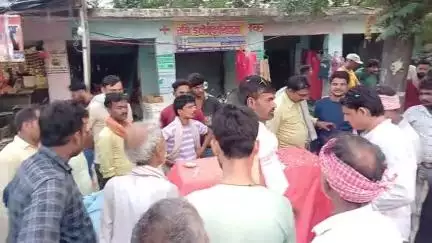 कल सहिली चौराहा में यशस्वी मुख्यमंत्री श्री योगी आदित्यनाथ जी क्षेत्र वासियों ने केक काट कर मनाया 53वा जन्मदिन बबलू कालिया