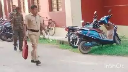 পুরুলিয়া ২: নাবালিকাকে ফুসলিয়ে নিয়ে যাওয়ার অভিযোগ এক যুবককে গ্রেফতার করল বরাবাজার থানার পুলিশ ডুমুরডি থেকে